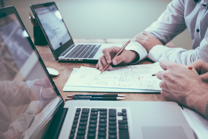 Content strategist organising editorial calendar on digital planning board